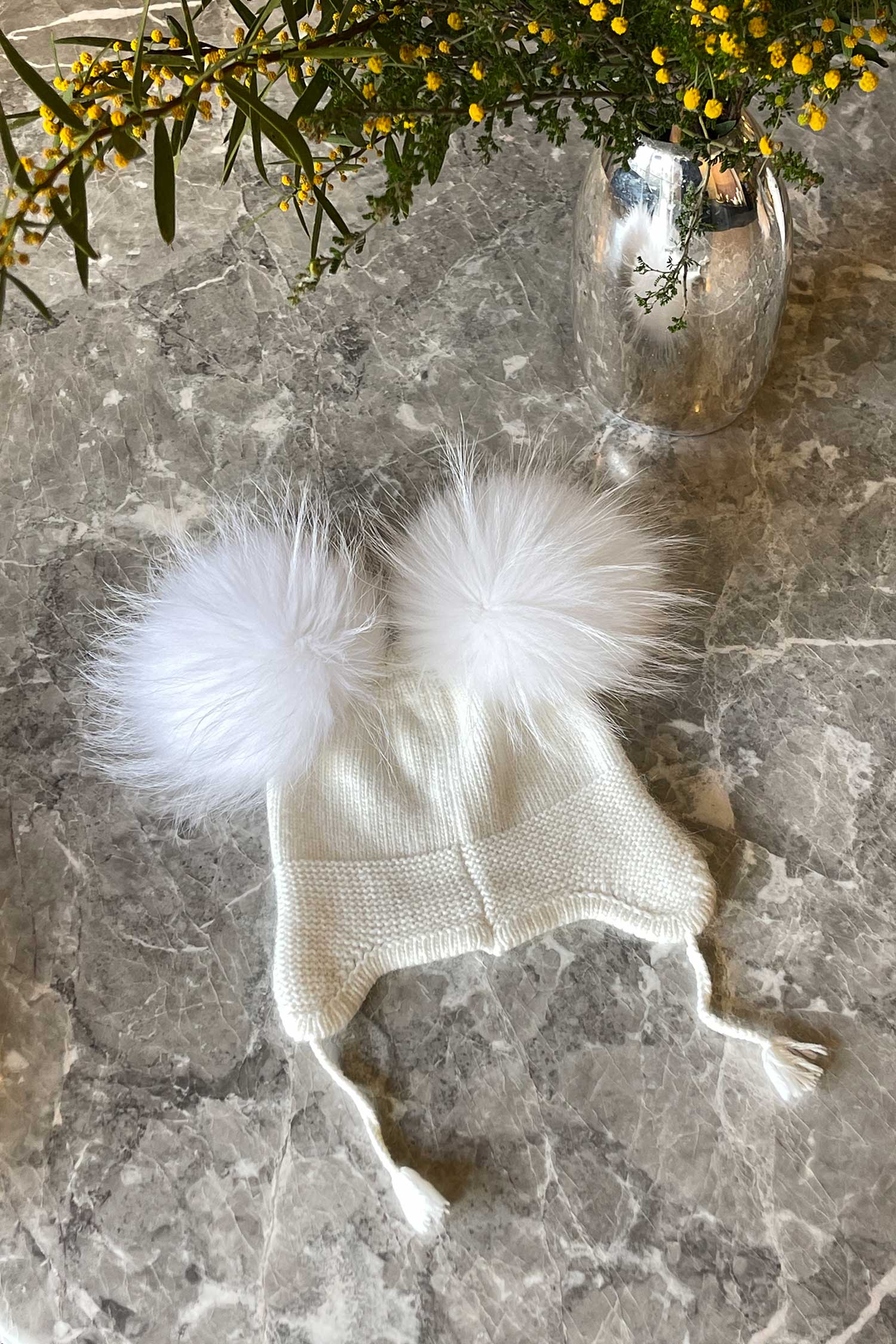 Double Pom Pom Beanie in Snow - Mode & Affaire